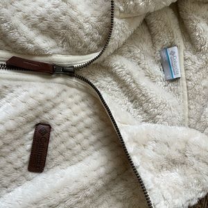 Women’s Columbia Sherpa sweater size L cream color